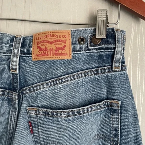 NWT Levi’s Cinch Barrel Jeans - Picture 9 of 16
